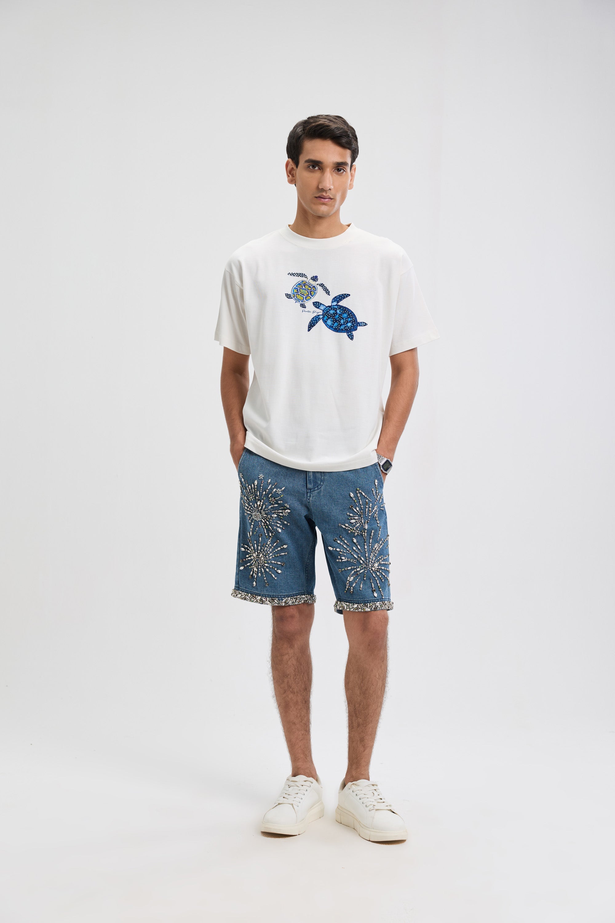 "Le Turtle" hand embroidered T-Shirt